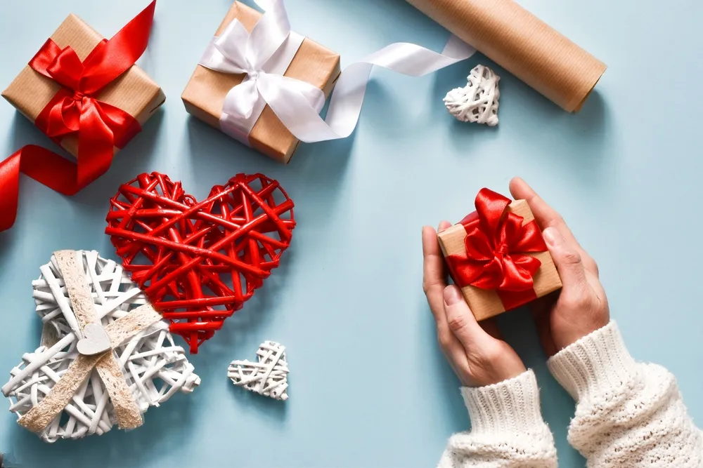 Top 7+ bí quyết tặng quà cho crush nam "bách phát bách trúng"