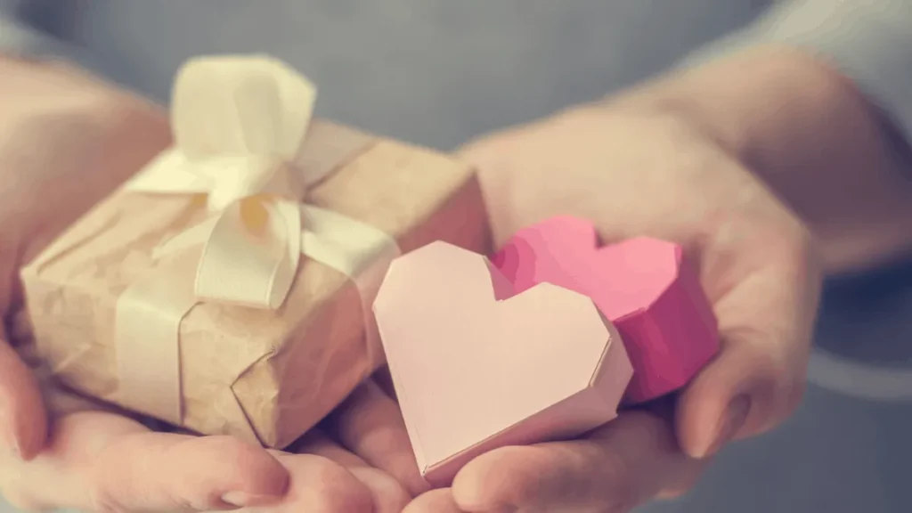 "Điểm danh" Top 7+ món quà con gái "mê tít" - "Cứ tặng là đổ"