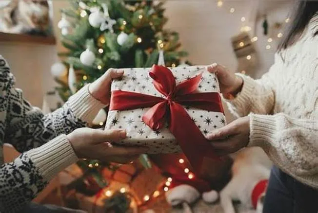 Vì sao cần có "nguyên tắc vàng" khi tặng quà Noel?