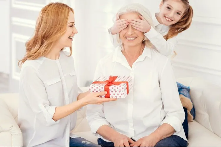 “Rót mật vào tim” mẹ bằng lời chúc sinh nhật “ngọt ngào” và “xúc động”